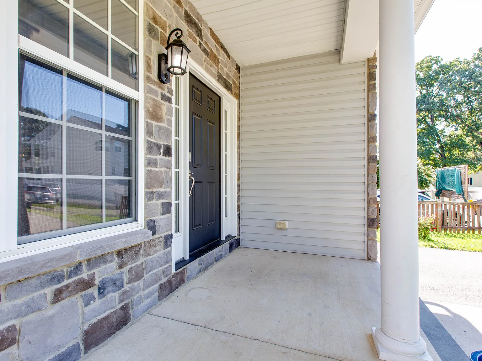 4 bed, 2412 sqft, $3,795 — Photo 3