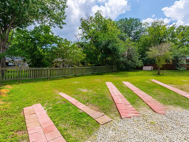 Martha Ln — Photo 6