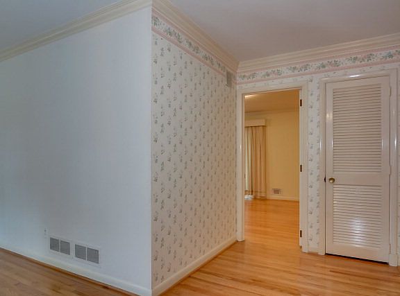 4th image of 649 Canterbury Dr