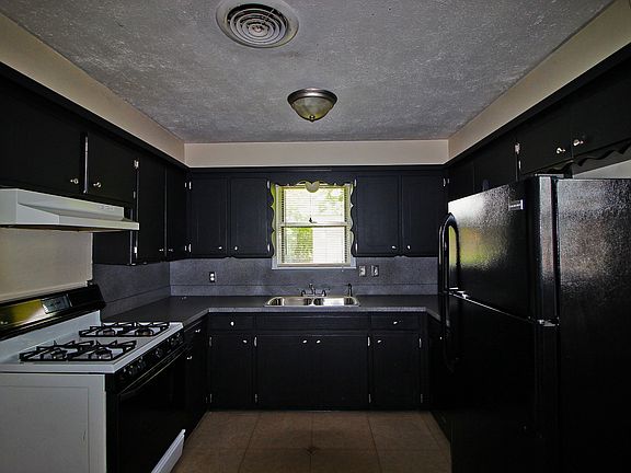 5th image of 22 E 21st St