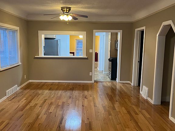 5th image of 34719 Jefferson Ave