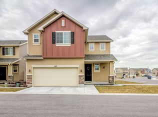 1127 W Stonehaven Dr, North Salt Lake, UT 84054