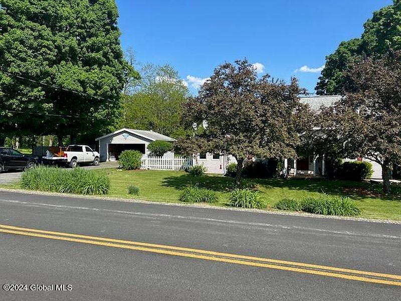4th image of 414 West Road