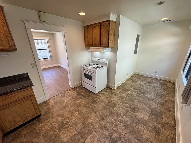 615-627 S El Molino Ave — Photo 7