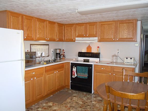 3rd image of 315 Sterling Dr W
