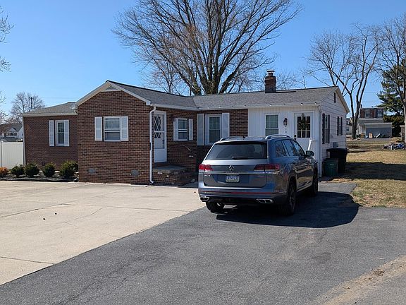 2nd image of 210 W Forestview Ave