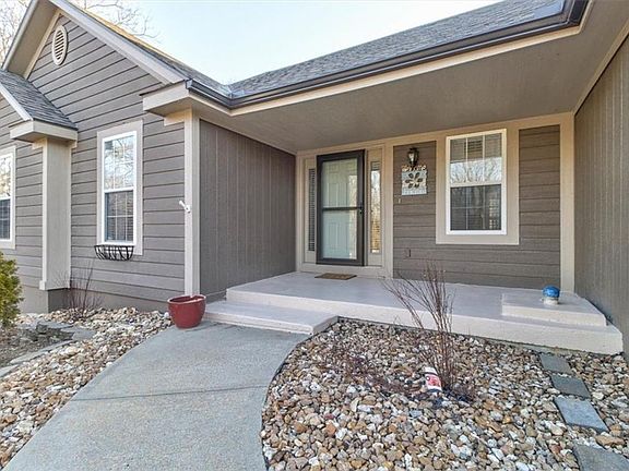 3rd image of 177 S Boxelder Dr