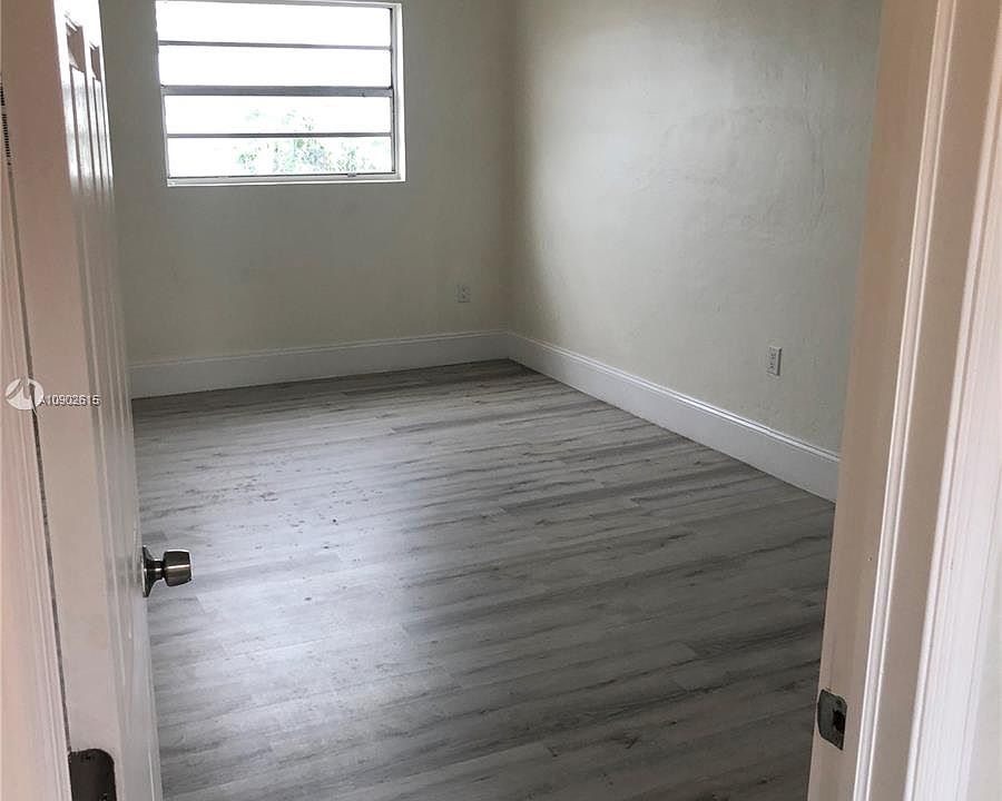1st image of 420 NW South River Dr #2