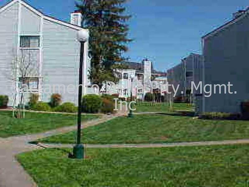 7401 Auburn Oaks Ct APT F photo 1