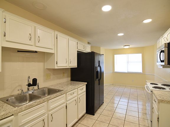 5th image of 3920 Bur Oak Dr