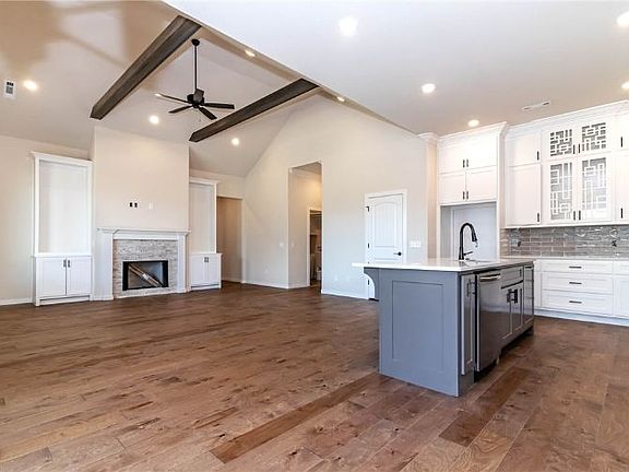 5th image of 6201 S 59th St
