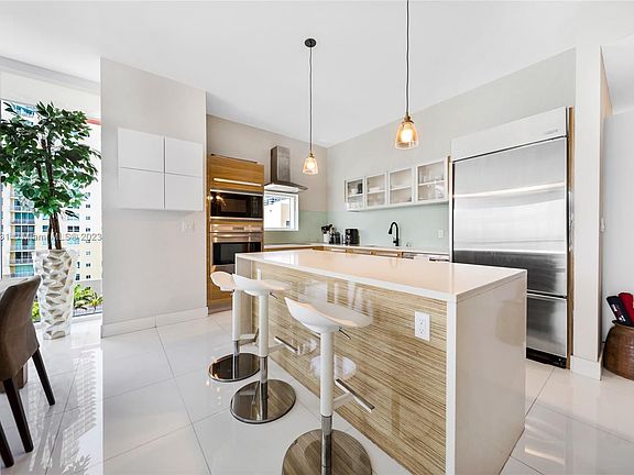 5th image of 2020 N Bayshore Dr APT 710