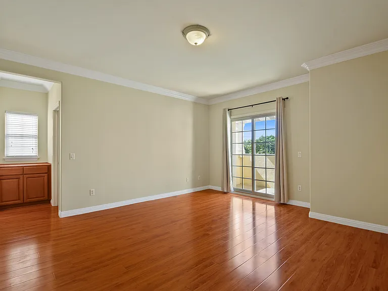 1160 E Grand Ave — Photo 16