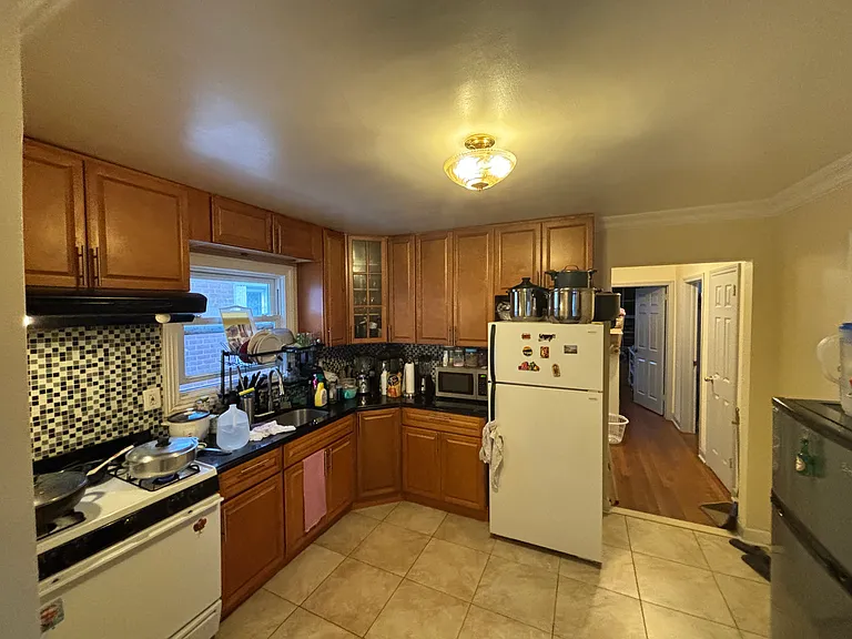 96-09 Linden Blvd #2 — Photo 3