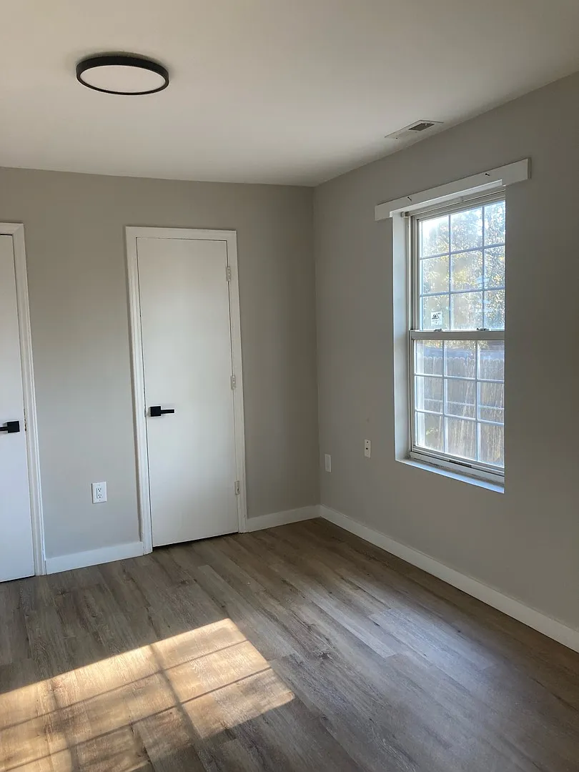 115 Crowell Drive Southwest - 115A Crowell Dr SW — Photo 2