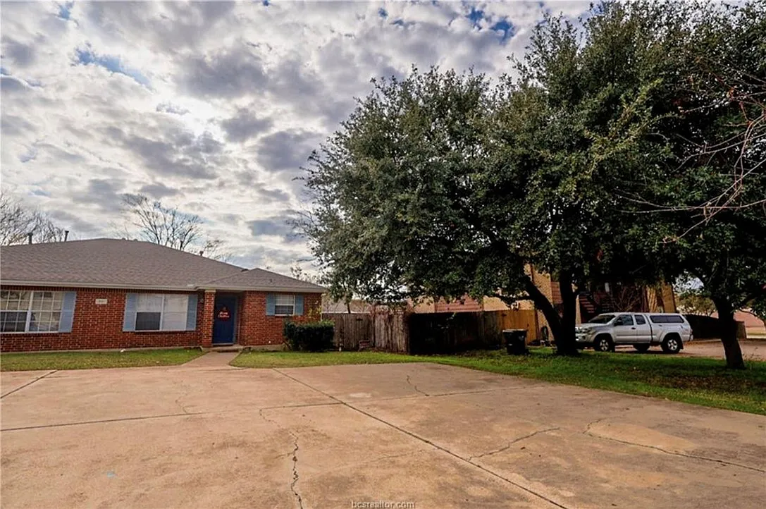 Building Photo - 1802 Treehouse Trl #A