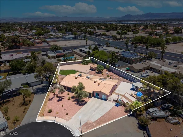 2821 Moon Cir, Las Vegas, NV 89120