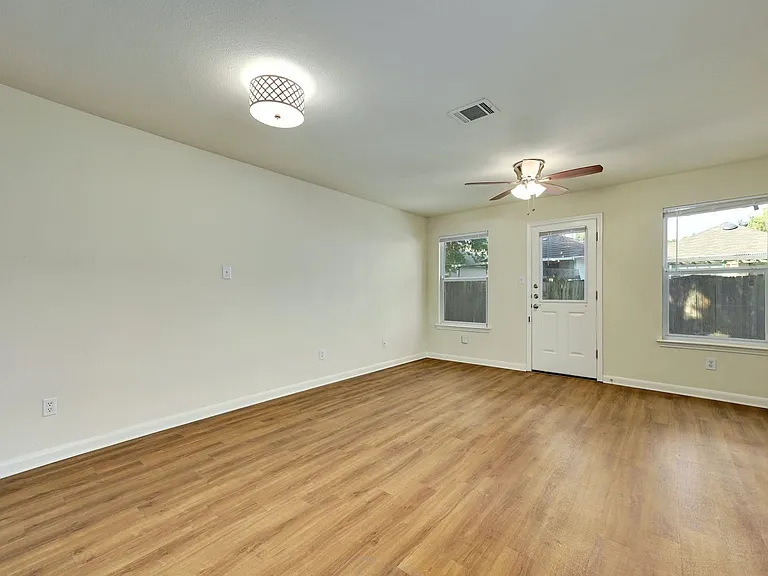 1531 Parkfield Cir — Photo 9
