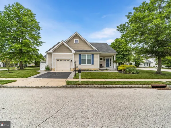 22 Tulip Ct, Marlton, NJ 08053