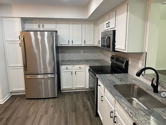 2nd image of 3105 Coral Reef Dr