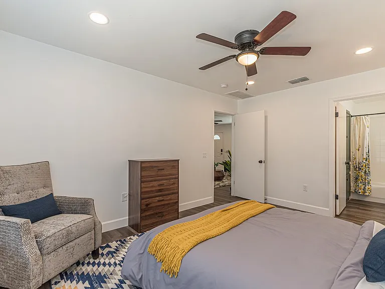 7605 Bennett Ave — Photo 9