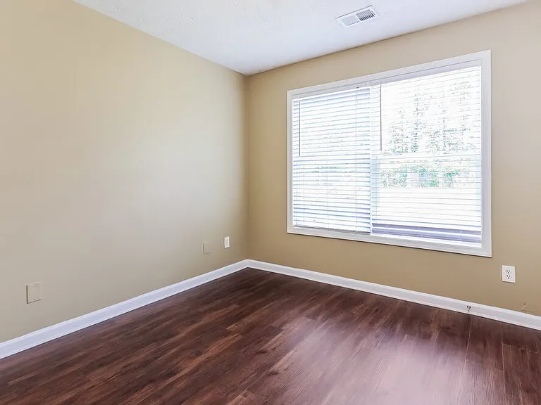 210 Greenland Dr — Photo 13