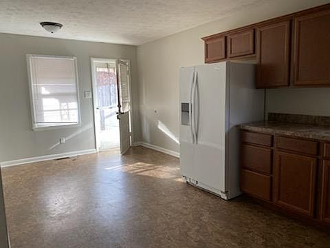 2nd image of 1171 Redwood Dr