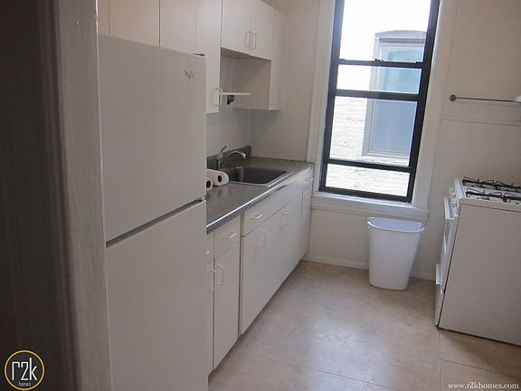3rd image of 2536 34th St #3R