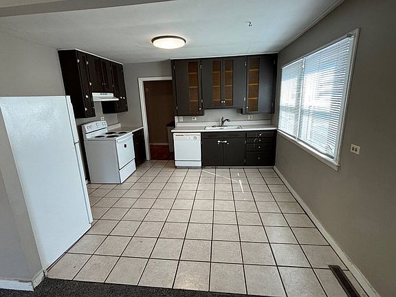 2nd image of 701 W 24th St