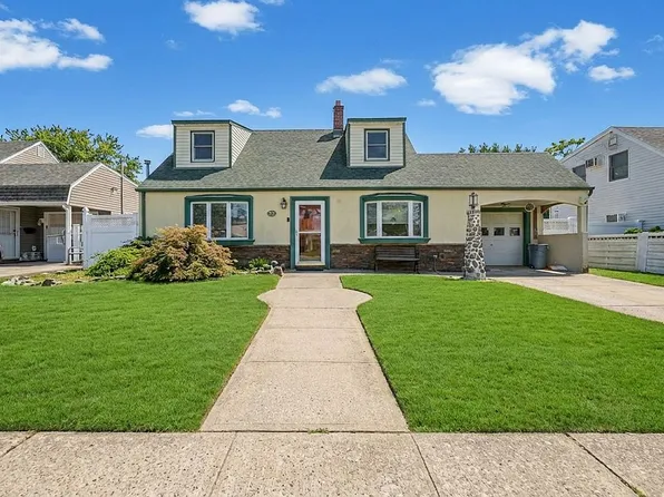 23 John Ln, Levittown, NY 11756