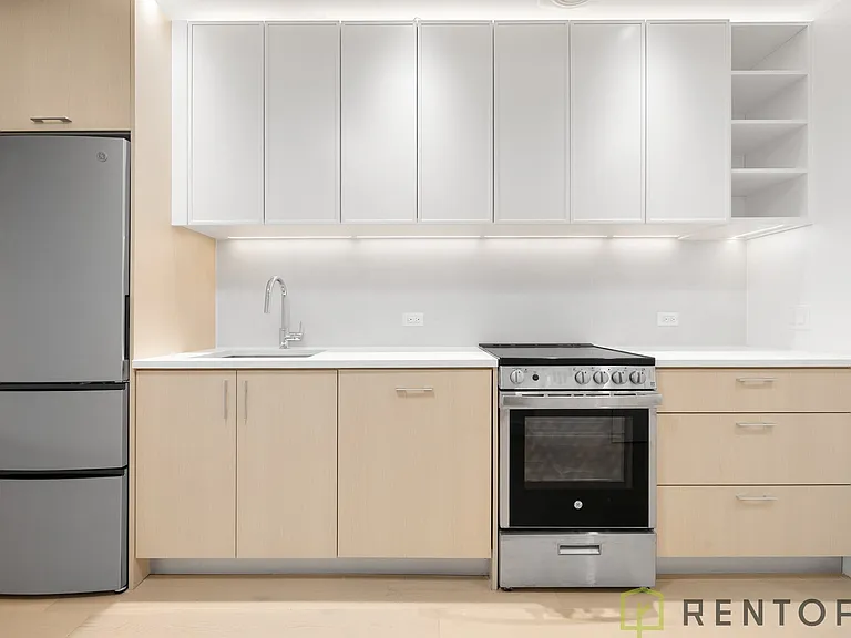 555 W 45th St #2B — Photo 1