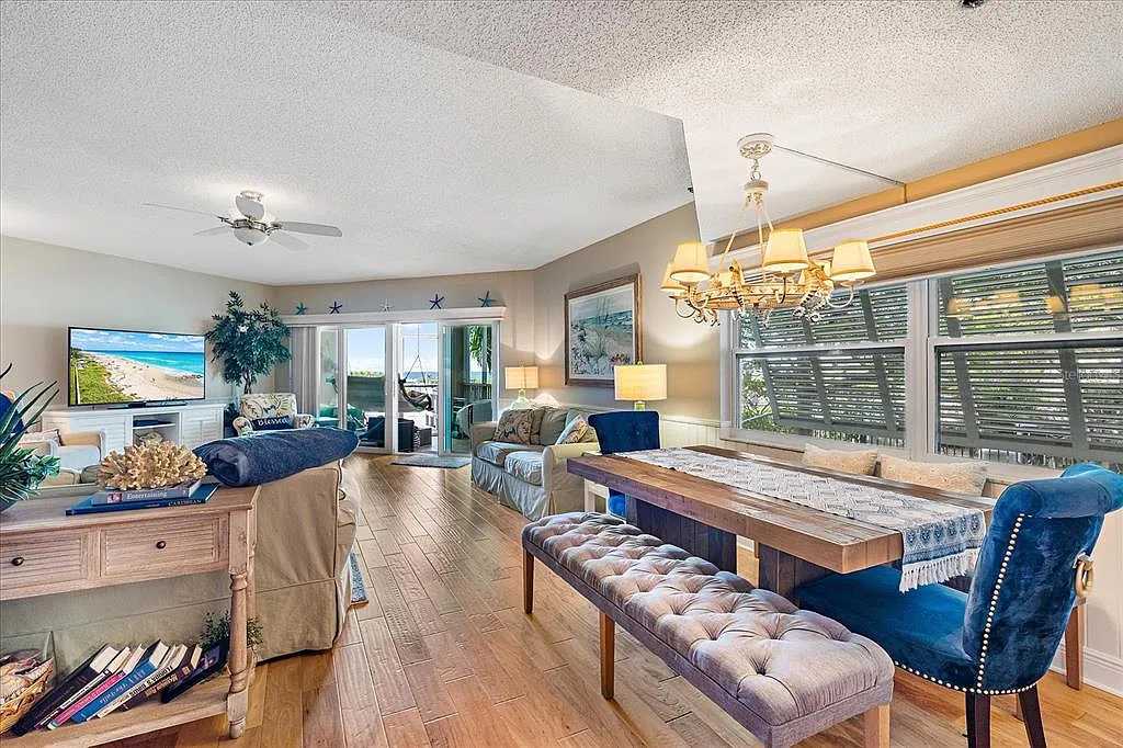 3 bed, 2.0 bath, 1731 sqft, $5,500 — Photo 4