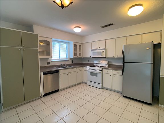 4th image of 4810 Gray Fox Dr