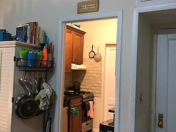 3rd image of 241 W 100th St APT 3F