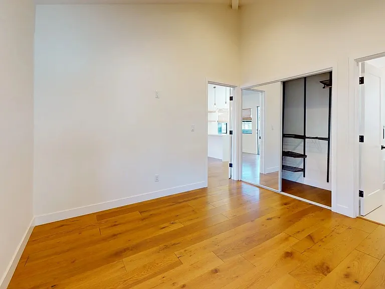 2224 Oak St — Photo 15
