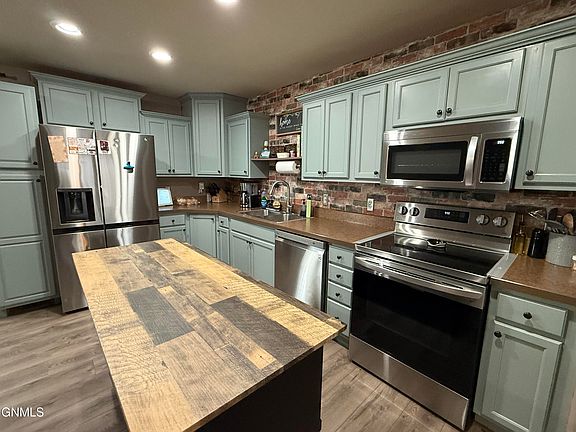 5th image of 2501 2nd St NE
