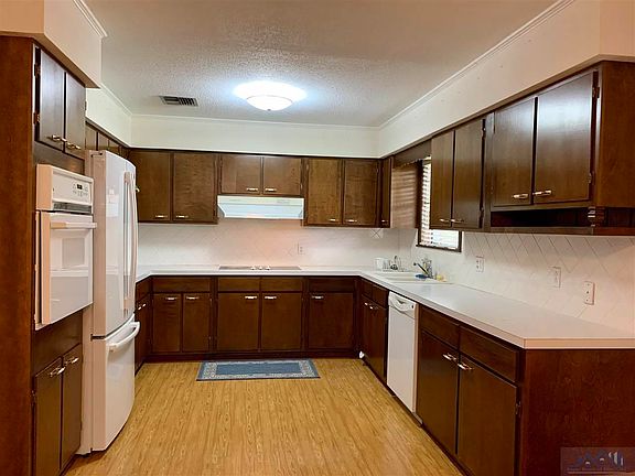 4th image of 1305 Walnut Dr