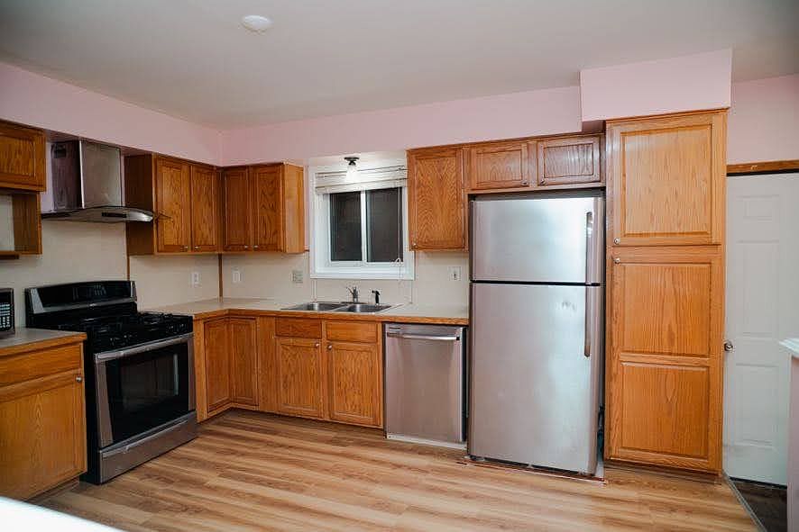 25005 Hanover St, photo 5