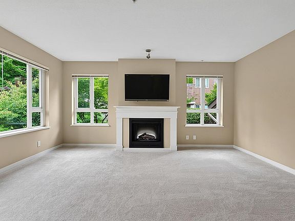 5th image of 3105 Lincoln Ave #206