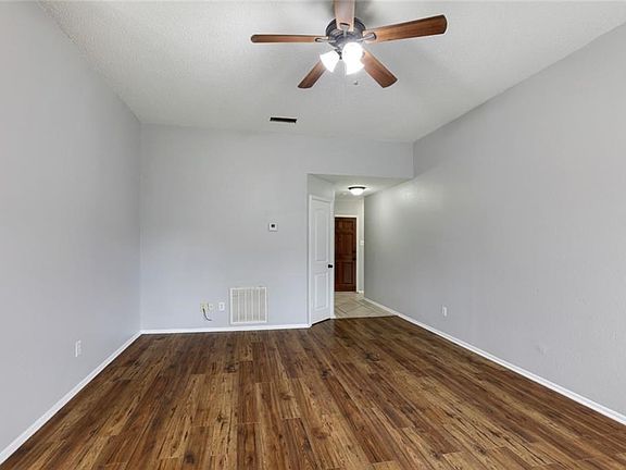 4th image of 2609 Highland Meadows Dr