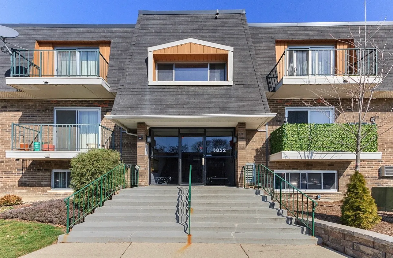 2 bed, 950 sqft, $1,950 — Photo 1
