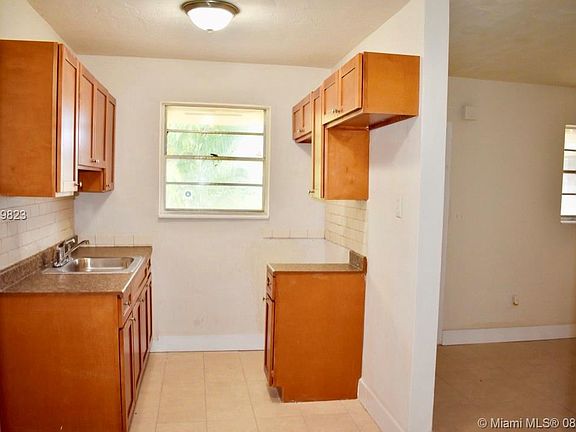 3rd image of 5521 NE Miami Ct APT 9