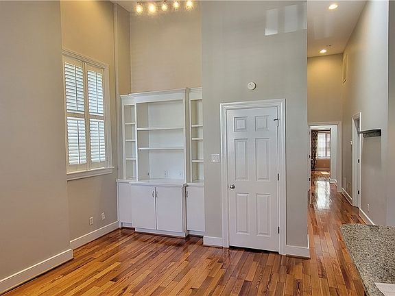 3rd image of 729 Catherine St