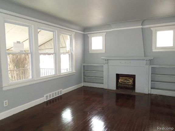 2nd image of 1374 University Ave