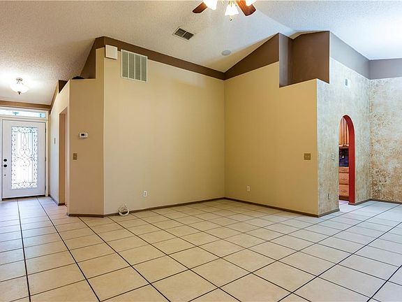 4th image of 1541 Crawford Dr