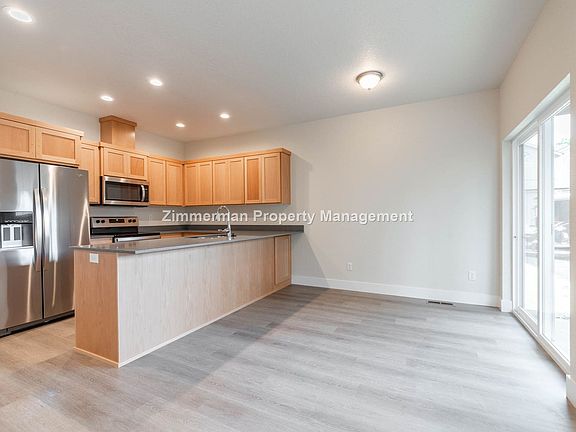 3rd image of 2608-2610 Ross Ln