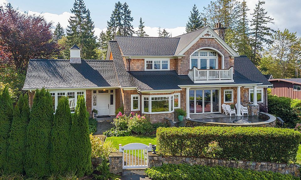 2nd image of 433 77th Ave NE