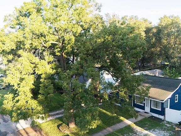 2nd image of 1416 Lake St