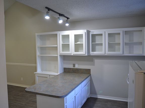 3rd image of 108 Willow Branch Dr Unit B