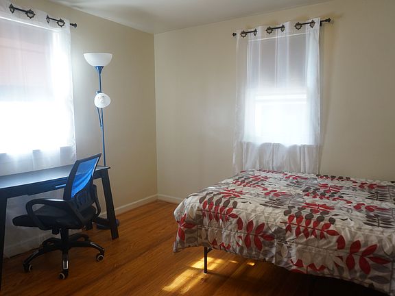 5th image of 146 Rossiter Rd #1